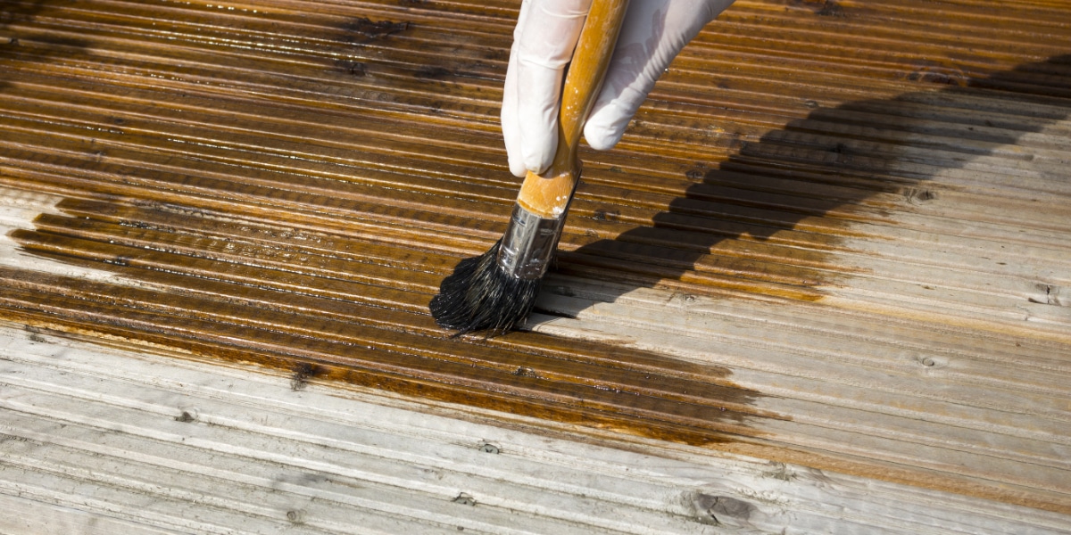 houten terras reinigen met hogedrukreiniger