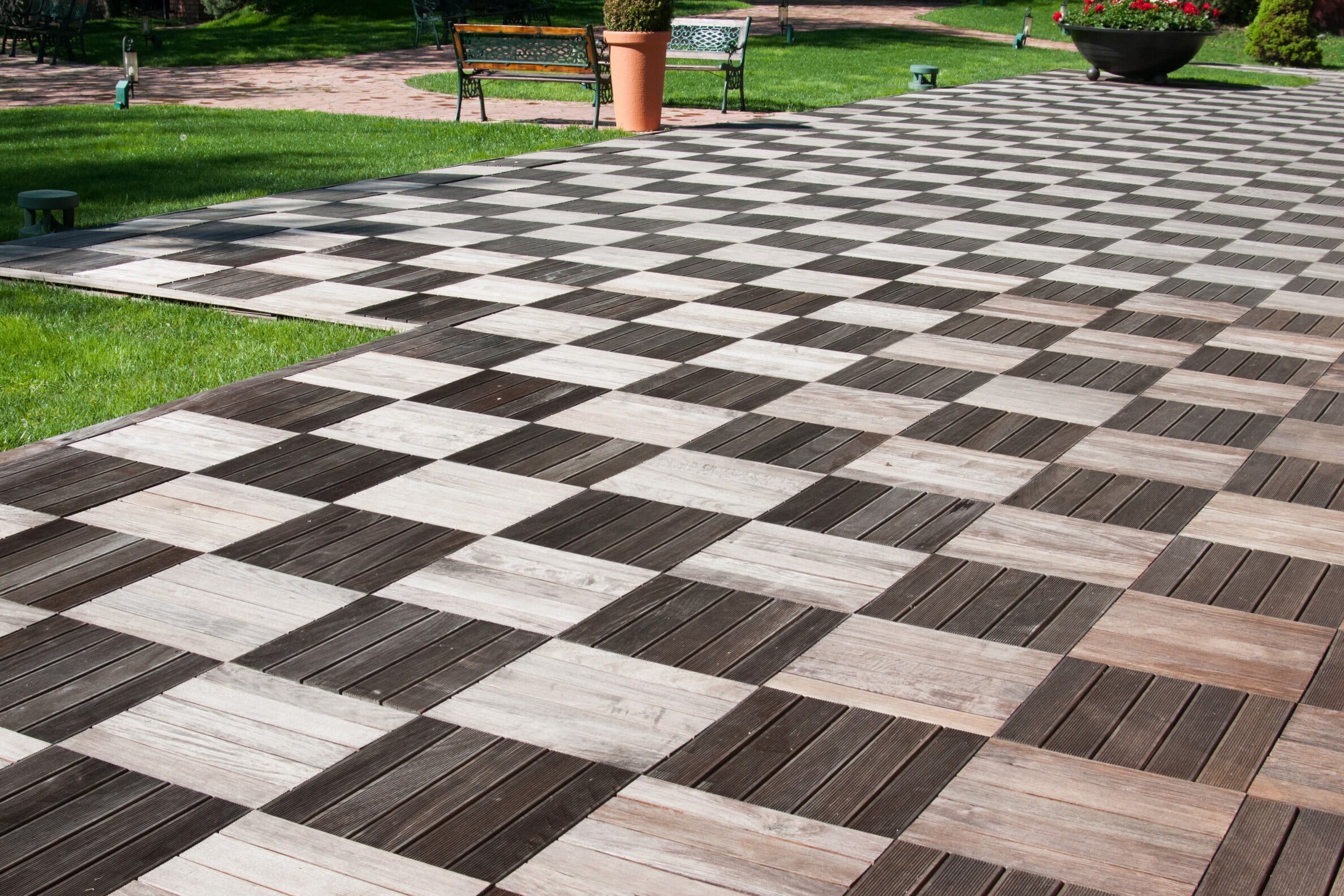 houten terrastegels dambordpatroon